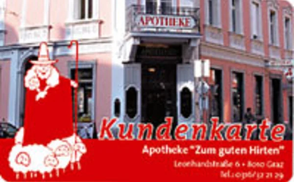 Kundenkarte mit dem roten Hirten und seinen Schafen vor der Fassade der Apotheke